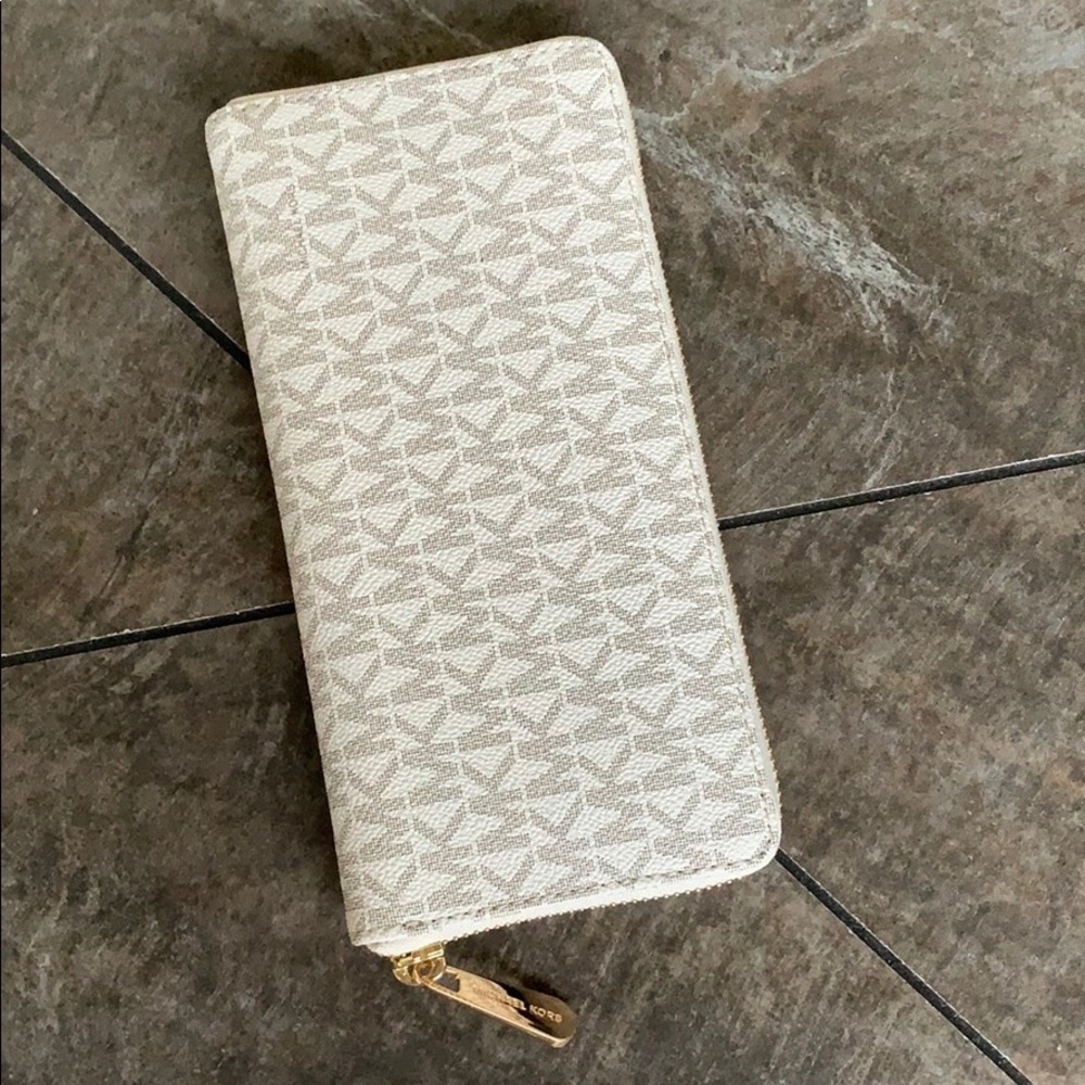 MICHAEL KORS LG ZA CONTINENTAL VANILLA WALLET - Picture 3 of 16